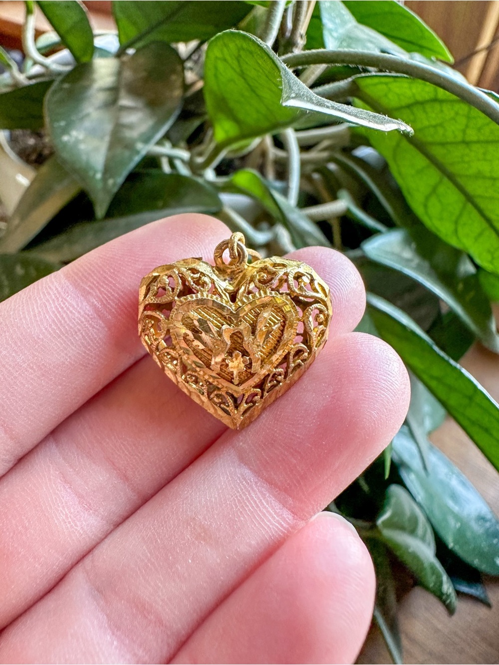 Vintage gold two doves filigree heart pendant
